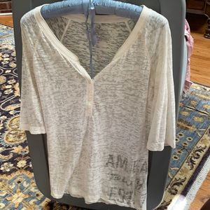 American Eagle- M, 3/4 length sleeves.